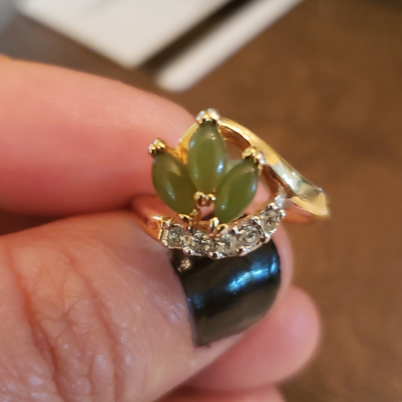 Jadeite ring - Picture 2 of 4